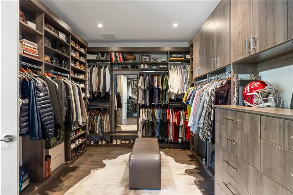 3107 Peachtree Road Ne Unit 1402, Atlanta, Georgia 30305, 3 Bedrooms Bedrooms, ,3 BathroomsBathrooms,Residential,For Sale,3107 Peachtree Road Ne Unit 1402,7675356