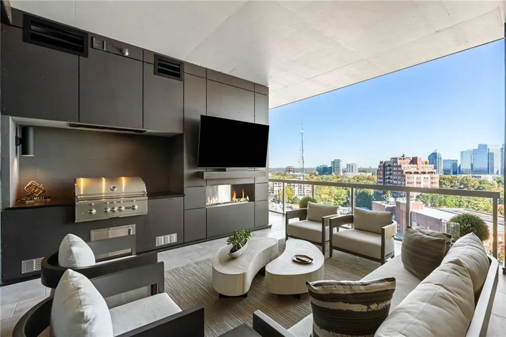 3107 Peachtree Road Ne Unit 1402, Atlanta, Georgia 30305, 3 Bedrooms Bedrooms, ,3 BathroomsBathrooms,Residential,For Sale,3107 Peachtree Road Ne Unit 1402,7675356