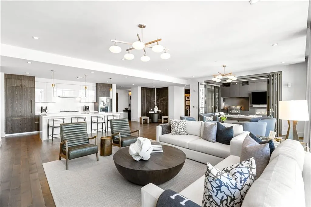 3107 Peachtree Road Ne Unit 1402, Atlanta, Georgia 30305, 3 Bedrooms Bedrooms, ,3 BathroomsBathrooms,Residential,For Sale,3107 Peachtree Road Ne Unit 1402,7675356