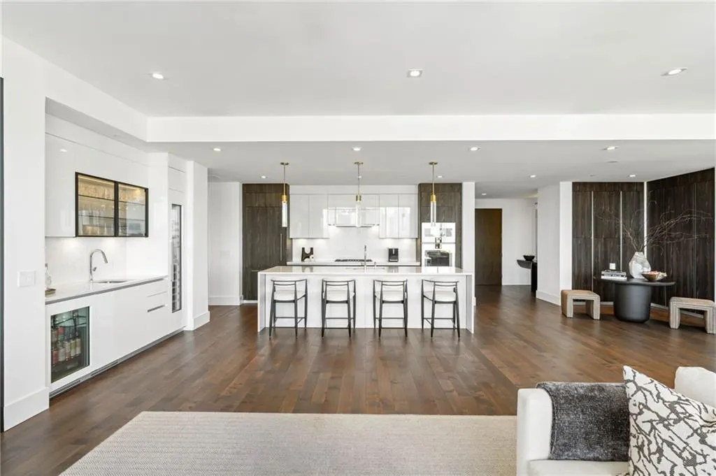 3107 Peachtree Road Ne Unit 1402, Atlanta, Georgia 30305, 3 Bedrooms Bedrooms, ,3 BathroomsBathrooms,Residential,For Sale,3107 Peachtree Road Ne Unit 1402,7675356