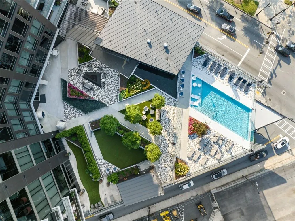 3107 Peachtree Road Ne Unit 1402, Atlanta, Georgia 30305, 3 Bedrooms Bedrooms, ,3 BathroomsBathrooms,Residential,For Sale,3107 Peachtree Road Ne Unit 1402,7675356