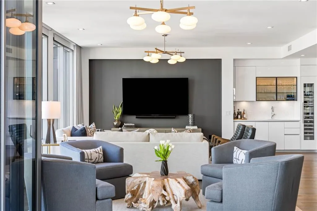 3107 Peachtree Road Ne Unit 1402, Atlanta, Georgia 30305, 3 Bedrooms Bedrooms, ,3 BathroomsBathrooms,Residential,For Sale,3107 Peachtree Road Ne Unit 1402,7675356