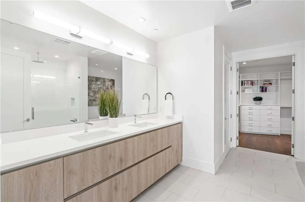 3107 Peachtree Road Ne Unit 1402, Atlanta, Georgia 30305, 3 Bedrooms Bedrooms, ,3 BathroomsBathrooms,Residential,For Sale,3107 Peachtree Road Ne Unit 1402,7675356