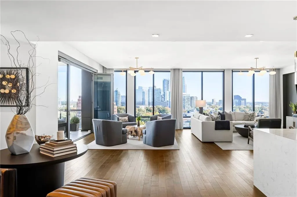 3107 Peachtree Road Ne Unit 1402, Atlanta, Georgia 30305, 3 Bedrooms Bedrooms, ,3 BathroomsBathrooms,Residential,For Sale,3107 Peachtree Road Ne Unit 1402,7675356