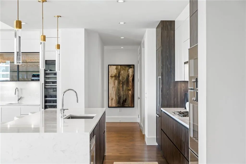 3107 Peachtree Road Ne Unit 1402, Atlanta, Georgia 30305, 3 Bedrooms Bedrooms, ,3 BathroomsBathrooms,Residential,For Sale,3107 Peachtree Road Ne Unit 1402,7675356