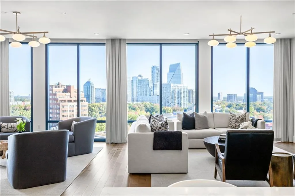 3107 Peachtree Road Ne Unit 1402, Atlanta, Georgia 30305, 3 Bedrooms Bedrooms, ,3 BathroomsBathrooms,Residential,For Sale,3107 Peachtree Road Ne Unit 1402,7675356