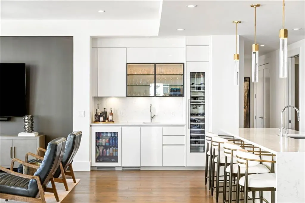 3107 Peachtree Road Ne Unit 1402, Atlanta, Georgia 30305, 3 Bedrooms Bedrooms, ,3 BathroomsBathrooms,Residential,For Sale,3107 Peachtree Road Ne Unit 1402,7675356