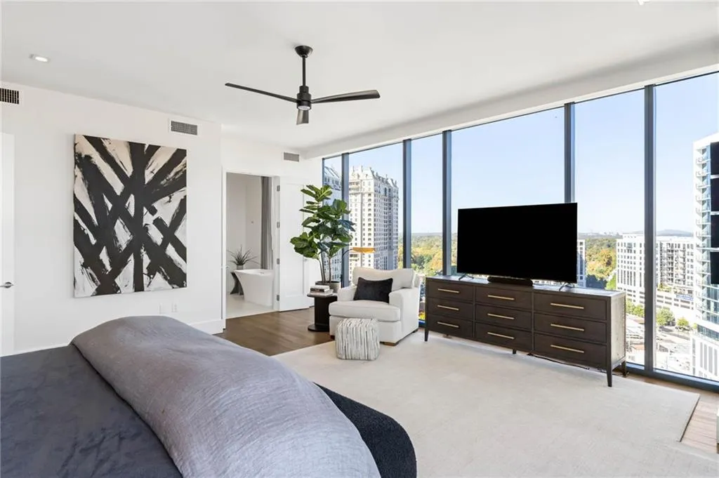 3107 Peachtree Road Ne Unit 1402, Atlanta, Georgia 30305, 3 Bedrooms Bedrooms, ,3 BathroomsBathrooms,Residential,For Sale,3107 Peachtree Road Ne Unit 1402,7675356