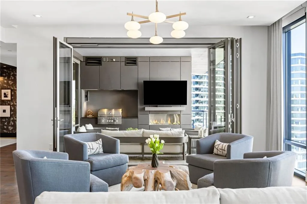 3107 Peachtree Road Ne Unit 1402, Atlanta, Georgia 30305, 3 Bedrooms Bedrooms, ,3 BathroomsBathrooms,Residential,For Sale,3107 Peachtree Road Ne Unit 1402,7675356