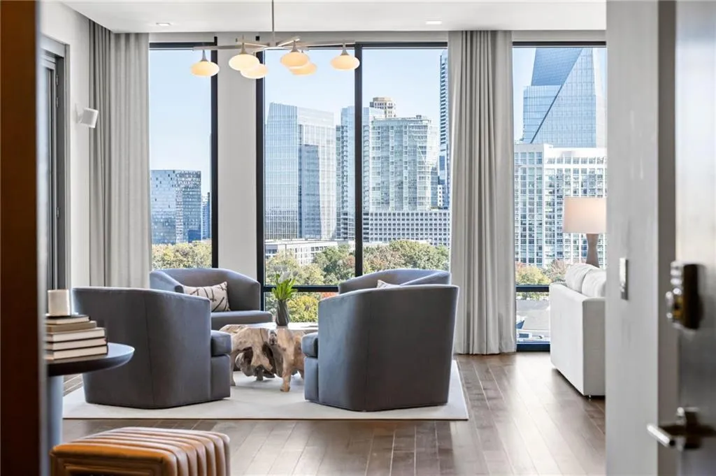 3107 Peachtree Road Ne Unit 1402, Atlanta, Georgia 30305, 3 Bedrooms Bedrooms, ,3 BathroomsBathrooms,Residential,For Sale,3107 Peachtree Road Ne Unit 1402,7675356