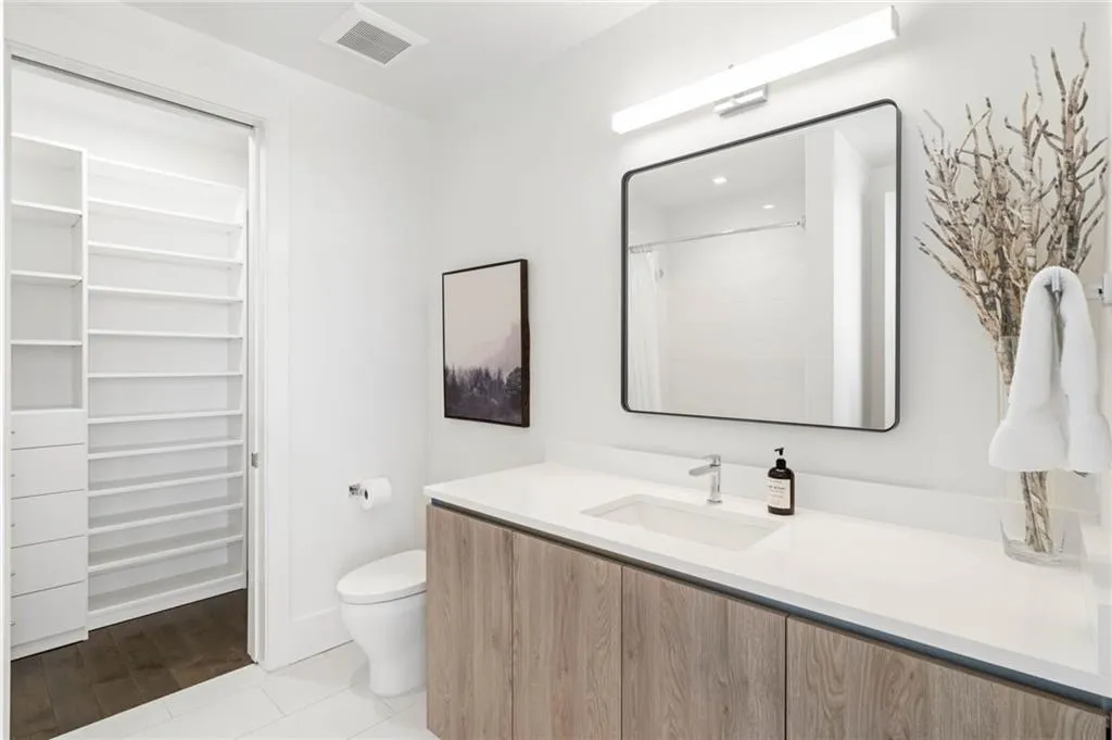 3107 Peachtree Road Ne Unit 1402, Atlanta, Georgia 30305, 3 Bedrooms Bedrooms, ,3 BathroomsBathrooms,Residential,For Sale,3107 Peachtree Road Ne Unit 1402,7675356