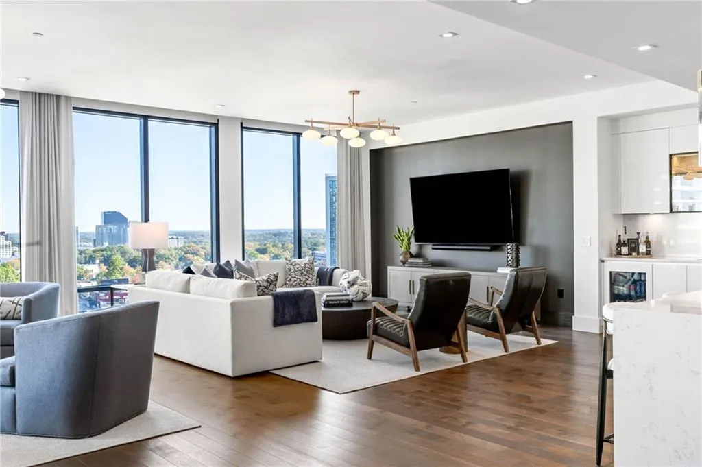 3107 Peachtree Road Ne Unit 1402, Atlanta, Georgia 30305, 3 Bedrooms Bedrooms, 0 ,3 BathroomsBathrooms,Residential,Sold,3107 Peachtree Road Ne Unit 1402,7675356