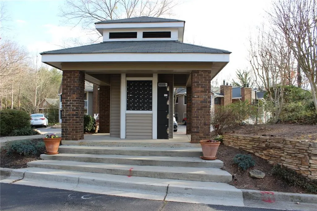 310 Barrington Hills Drive Unit 310, Sandy Springs, Georgia 30350, 2 Bedrooms Bedrooms, ,2 BathroomsBathrooms,Residential,Sold,310 Barrington Hills Drive Unit 310,5824844