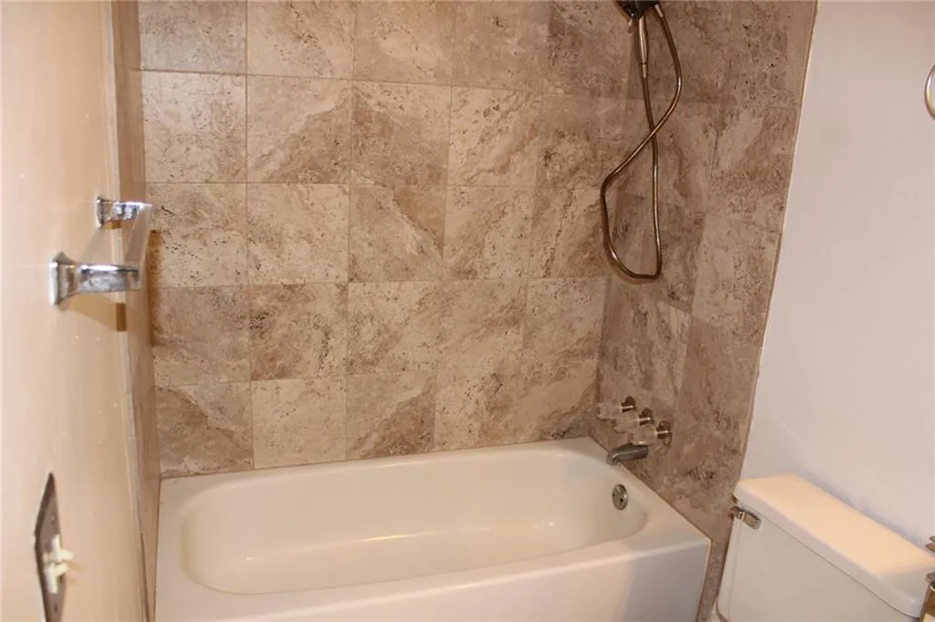 310 Barrington Hills Drive Unit 310, Sandy Springs, Georgia 30350, 2 Bedrooms Bedrooms, ,2 BathroomsBathrooms,Residential,Sold,310 Barrington Hills Drive Unit 310,5824844