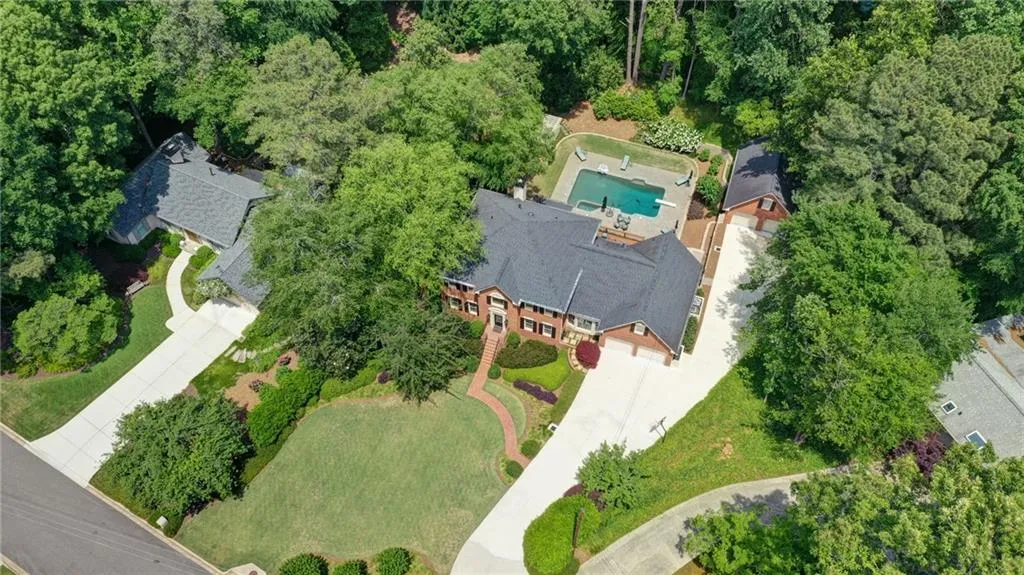 935 Ivy Falls Drive, Sandy Springs, Georgia 30328, 6 Bedrooms Bedrooms, ,4 BathroomsBathrooms,Residential,Sold,935 Ivy Falls Drive,7052087