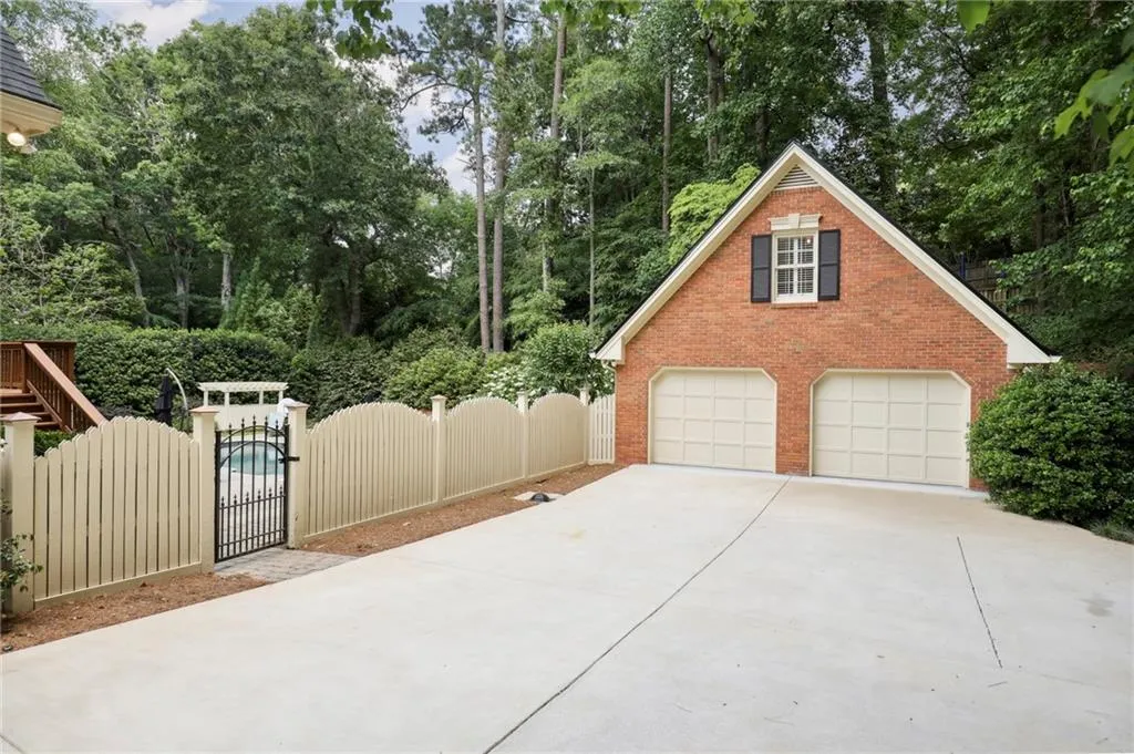 935 Ivy Falls Drive, Sandy Springs, Georgia 30328, 6 Bedrooms Bedrooms, ,4 BathroomsBathrooms,Residential,Sold,935 Ivy Falls Drive,7052087