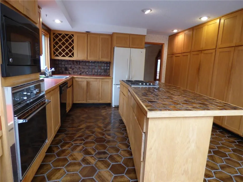 350 Spalding Lake Court, Sandy Springs, Georgia 30350, 4 Bedrooms Bedrooms, ,3 BathroomsBathrooms,Residential,Sold,350 Spalding Lake Court,5650166