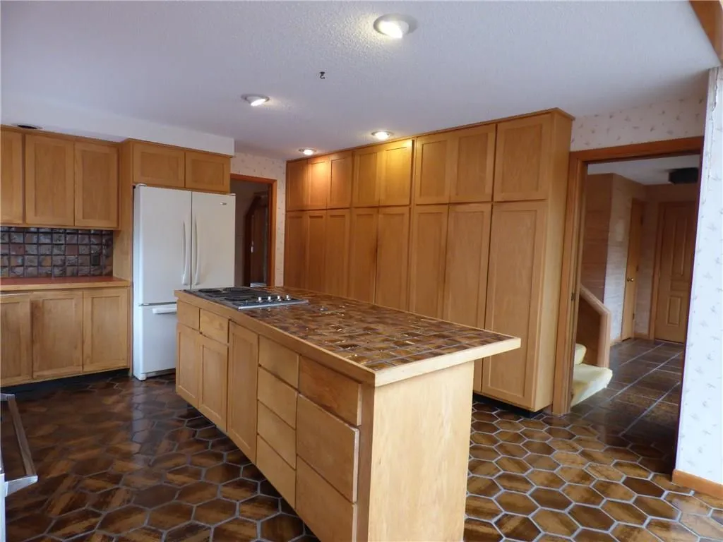 350 Spalding Lake Court, Sandy Springs, Georgia 30350, 4 Bedrooms Bedrooms, ,3 BathroomsBathrooms,Residential,Sold,350 Spalding Lake Court,5650166