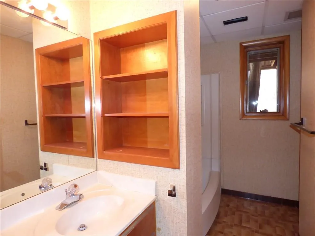 350 Spalding Lake Court, Sandy Springs, Georgia 30350, 4 Bedrooms Bedrooms, ,3 BathroomsBathrooms,Residential,Sold,350 Spalding Lake Court,5650166