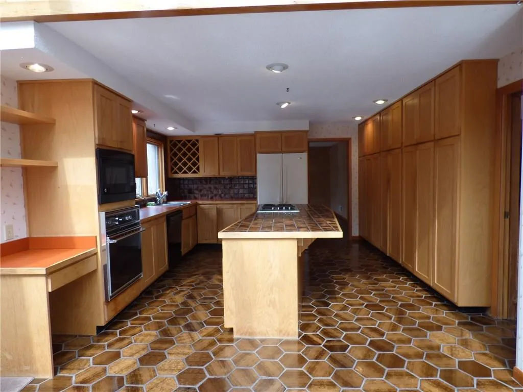 350 Spalding Lake Court, Sandy Springs, Georgia 30350, 4 Bedrooms Bedrooms, ,3 BathroomsBathrooms,Residential,Sold,350 Spalding Lake Court,5650166