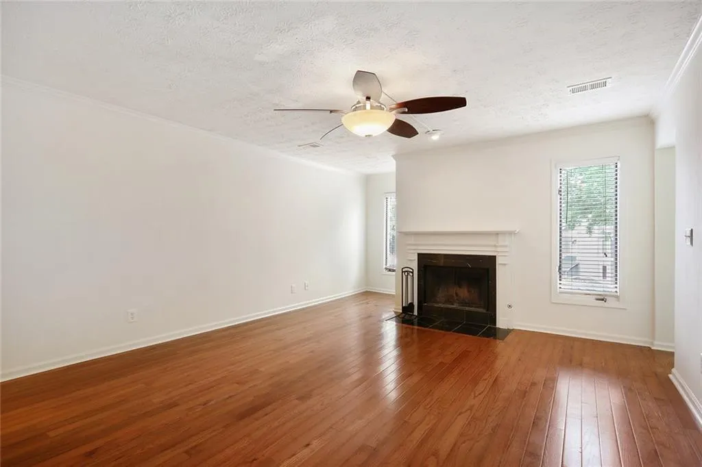 35 Saint Claire Lane Ne, Atlanta, Georgia 30324, 2 Bedrooms Bedrooms, ,2 BathroomsBathrooms,Residential,Sold,35 Saint Claire Lane Ne,6051248