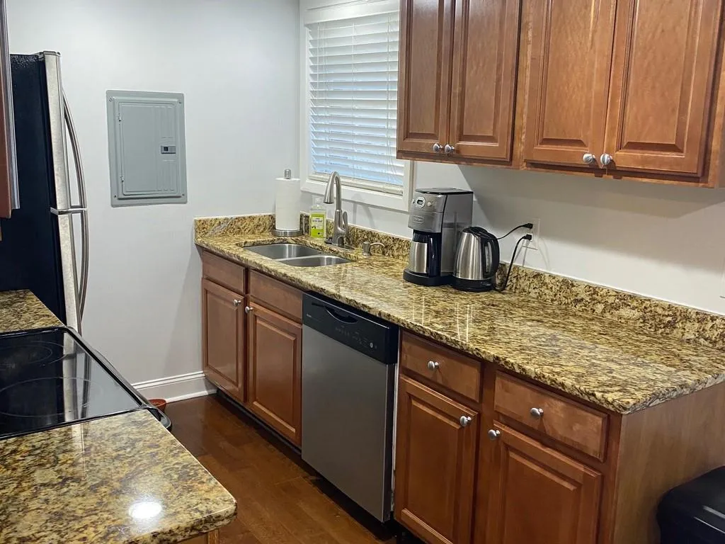 6900 Roswell Road Ne Unit A1, Atlanta, Georgia 30328, 2 Bedrooms Bedrooms, ,2 BathroomsBathrooms,Residential,Sold,6900 Roswell Road Ne Unit A1,6809514