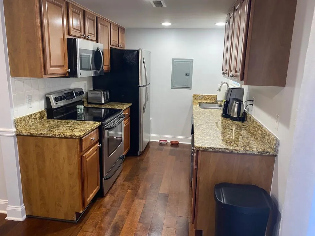 6900 Roswell Road Ne Unit A1, Atlanta, Georgia 30328, 2 Bedrooms Bedrooms, ,2 BathroomsBathrooms,Residential,Sold,6900 Roswell Road Ne Unit A1,6809514