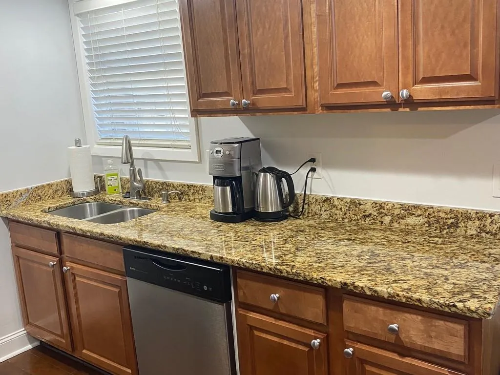 6900 Roswell Road Ne Unit A1, Atlanta, Georgia 30328, 2 Bedrooms Bedrooms, ,2 BathroomsBathrooms,Residential,Sold,6900 Roswell Road Ne Unit A1,6809514