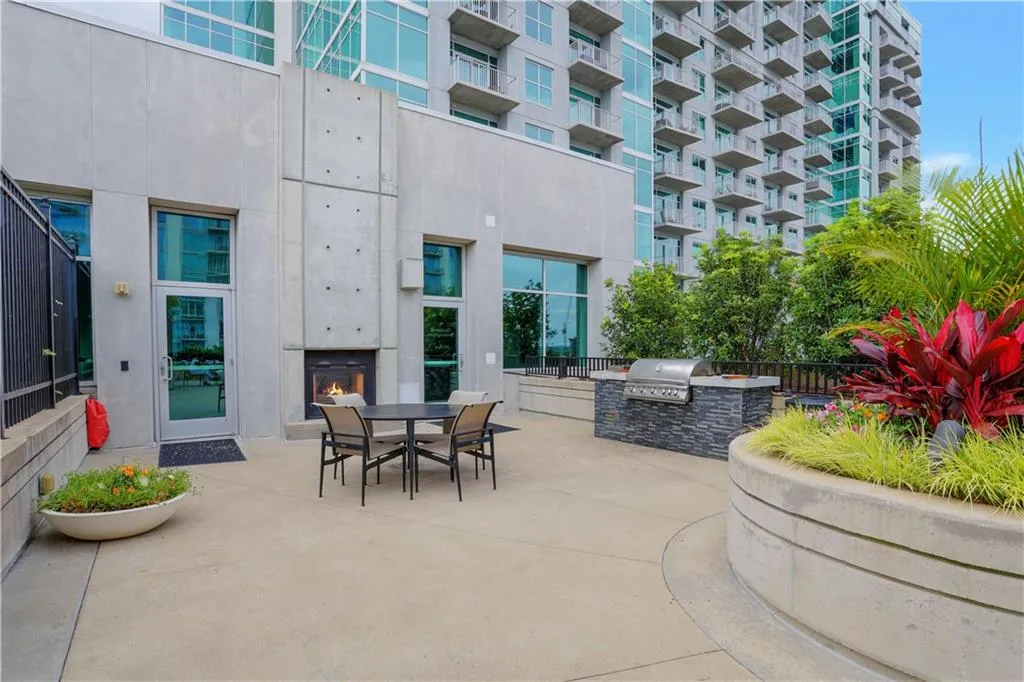Shared grill and patio areas - several options for entertaining and relaxing