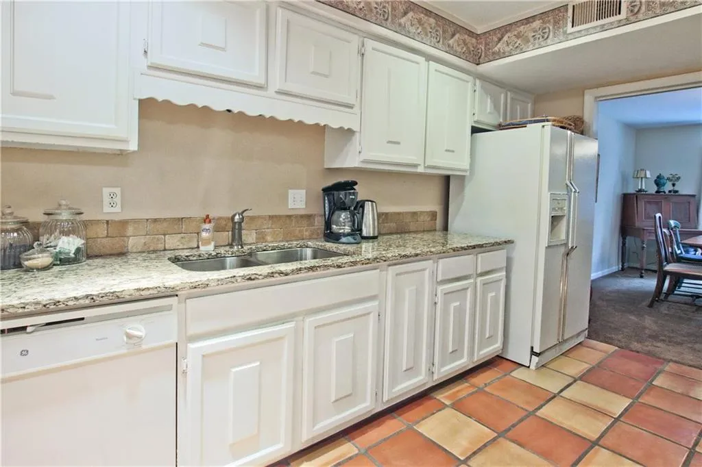 32 Forrest Place, Sandy Springs, Georgia 30328, 3 Bedrooms Bedrooms, ,2 BathroomsBathrooms,Residential,Sold,32 Forrest Place,5997479