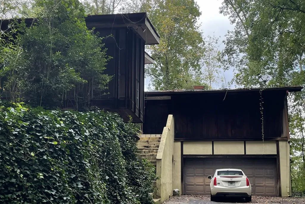 6400 Riverside Drive, Sandy Springs, Georgia 30328, 5 Bedrooms Bedrooms, ,4 BathroomsBathrooms,Residential,Sold,6400 Riverside Drive,6955559