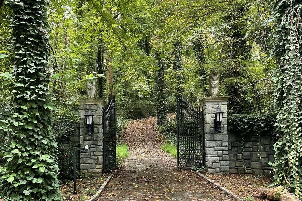 6400 Riverside Drive, Sandy Springs, Georgia 30328, 5 Bedrooms Bedrooms, ,4 BathroomsBathrooms,Residential,Sold,6400 Riverside Drive,6955559 6400 Riverside Drive, Sandy Springs, Georgia 30328, 5 Bedrooms Bedrooms, ,4 BathroomsBathrooms,Residential,Sold,6400 Riverside Drive,6955559