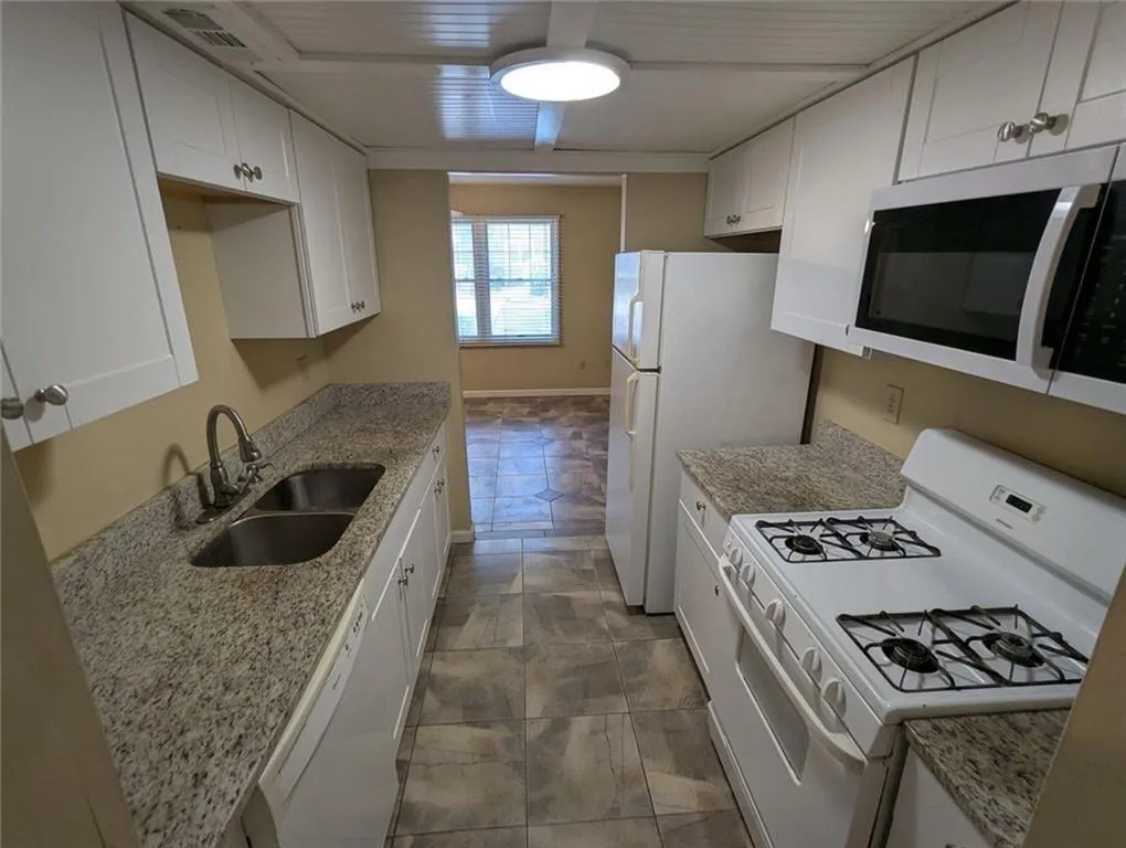 8839 Long Beach Circle, Sandy Springs, Georgia 30350, 2 Bedrooms Bedrooms, ,2 BathroomsBathrooms,Residential,For Sale,8839 Long Beach Circle,7756374