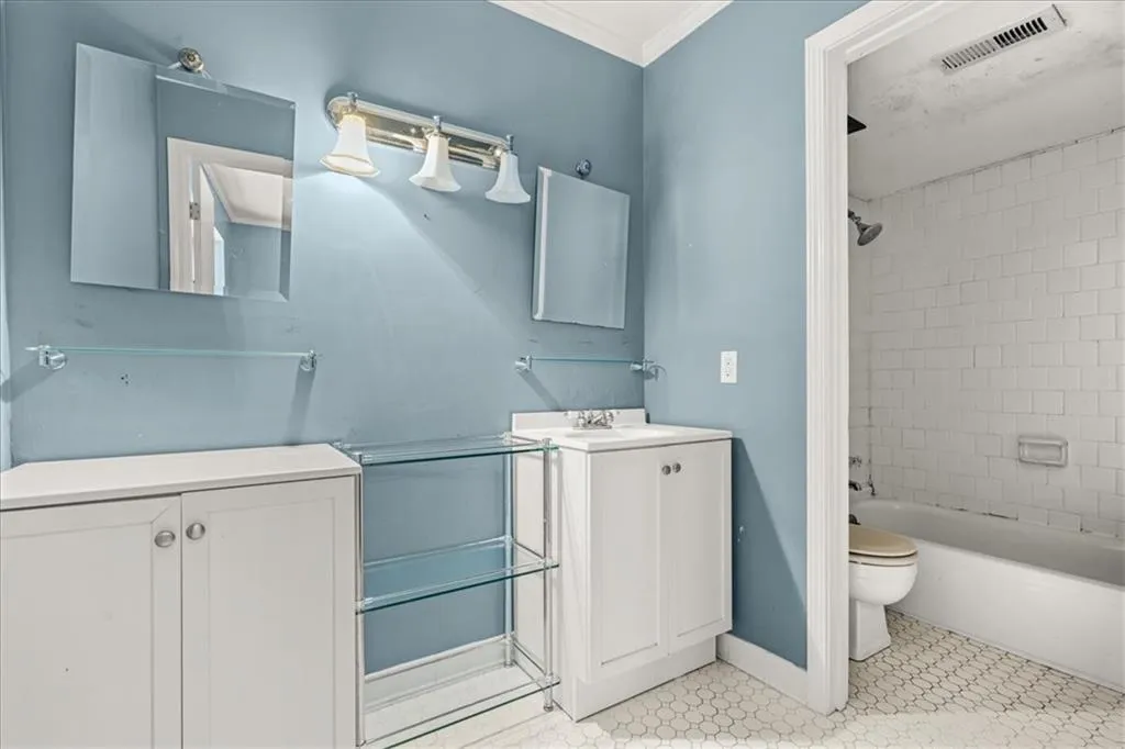 61 Lamsden Lane Nw, Atlanta, Georgia 30327, 2 Bedrooms Bedrooms, ,2 BathroomsBathrooms,Residential,For Sale,61 Lamsden Lane Nw,7629038
