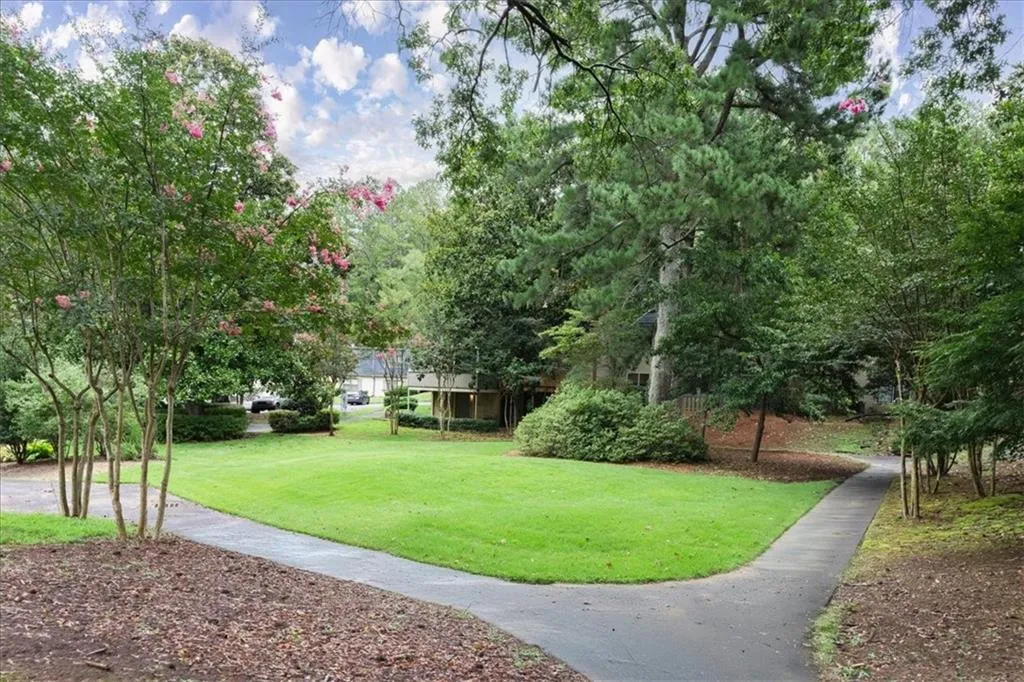 61 Lamsden Lane Nw, Atlanta, Georgia 30327, 2 Bedrooms Bedrooms, ,2 BathroomsBathrooms,Residential,For Sale,61 Lamsden Lane Nw,7629038