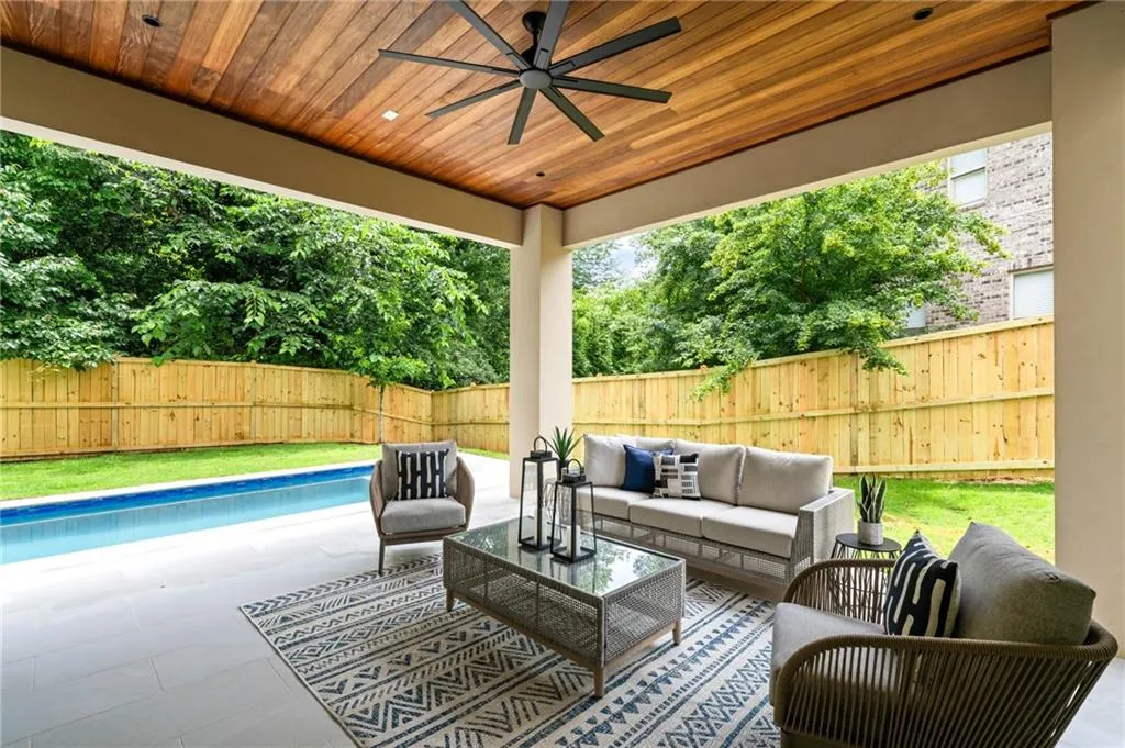 16 Bonnie, Sandy Springs, Georgia 30328, 4 Bedrooms Bedrooms, ,4 BathroomsBathrooms,Residential,For Sale,16 Bonnie,7697893