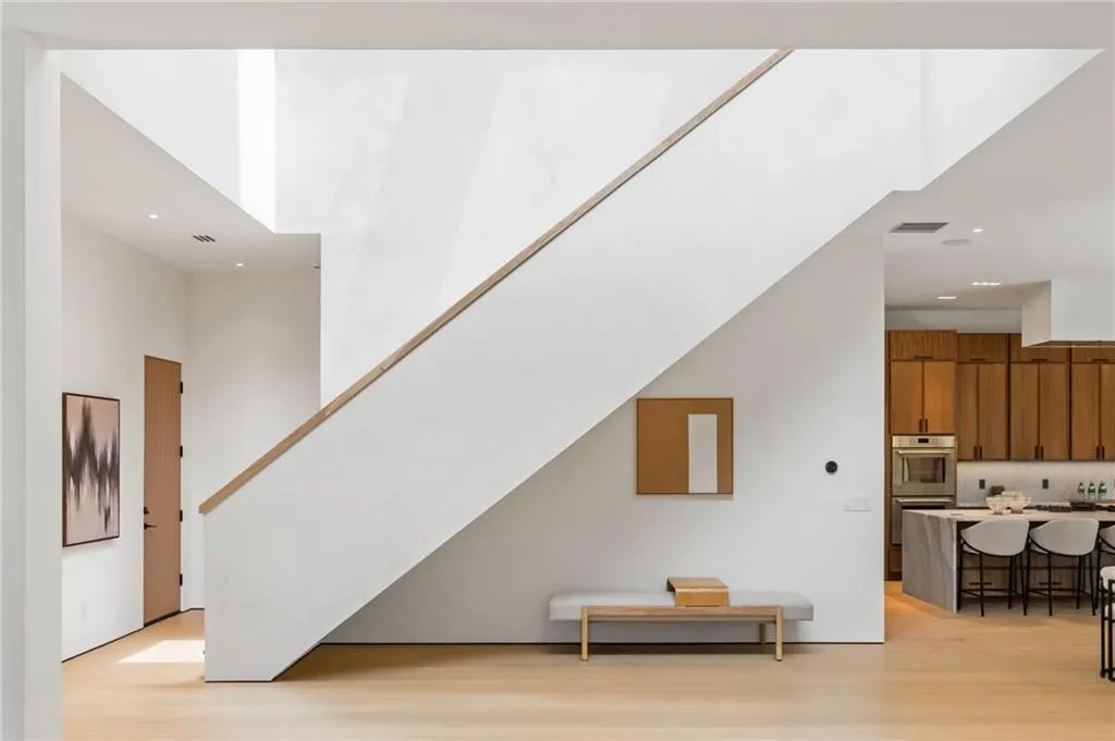 16 Bonnie, Sandy Springs, Georgia 30328, 4 Bedrooms Bedrooms, ,4 BathroomsBathrooms,Residential,For Sale,16 Bonnie,7697893