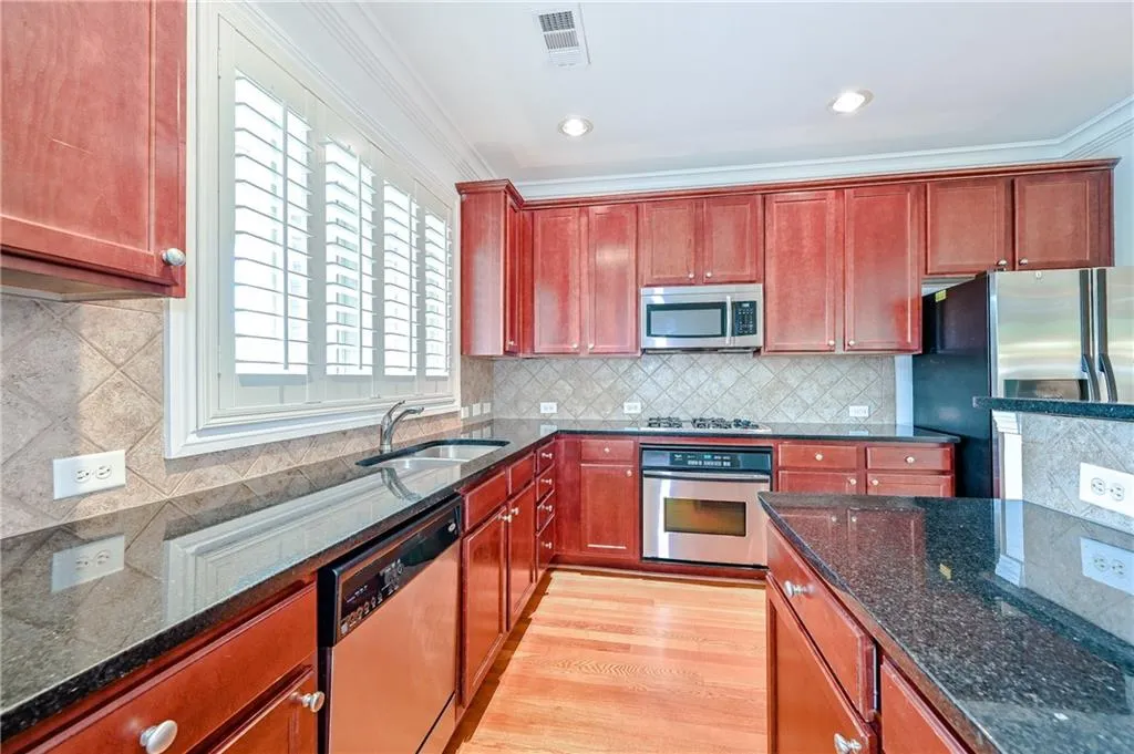 197 Le Gran Court, Sandy Springs, Georgia 30328, 2 Bedrooms Bedrooms, ,2 BathroomsBathrooms,Residential,Sold,197 Le Gran Court,7056110