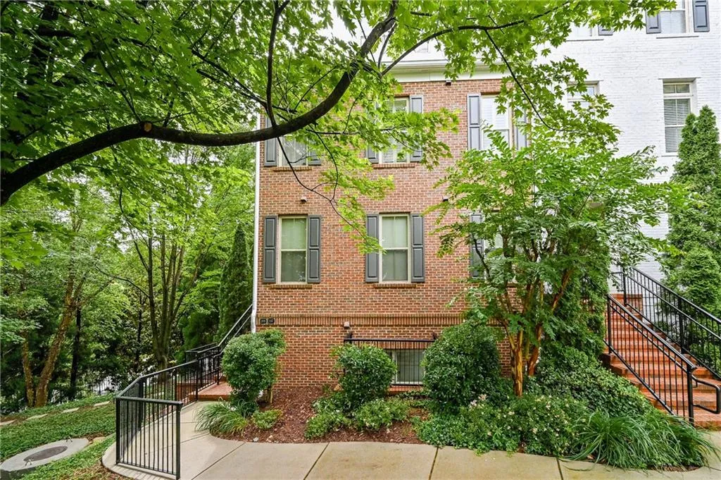 197 Le Gran Court, Sandy Springs, Georgia 30328, 2 Bedrooms Bedrooms, ,2 BathroomsBathrooms,Residential,Sold,197 Le Gran Court,7056110