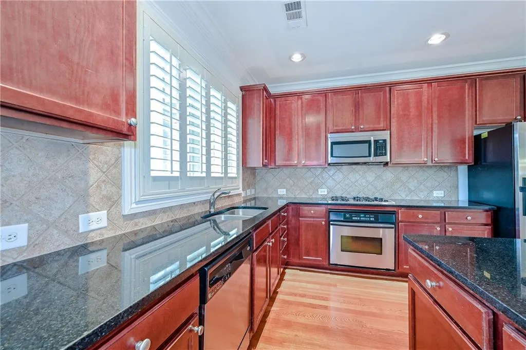 197 Le Gran Court, Sandy Springs, Georgia 30328, 2 Bedrooms Bedrooms, ,2 BathroomsBathrooms,Residential,Sold,197 Le Gran Court,7056110