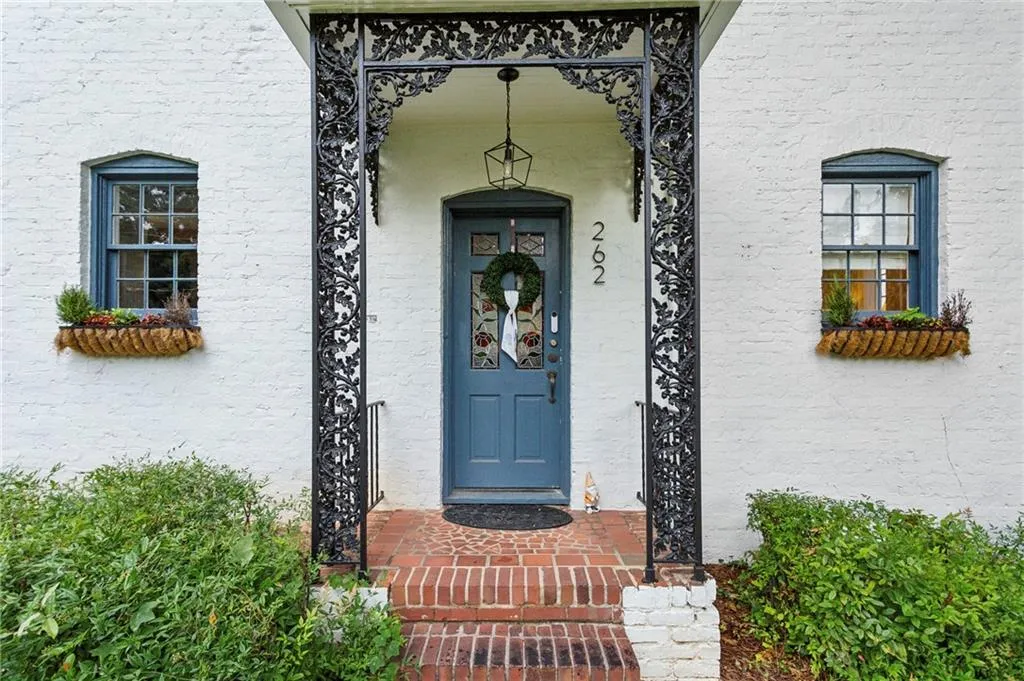 262 Peachtree Way Ne, Atlanta, Georgia 30305, 2 Bedrooms Bedrooms, ,1 BathroomBathrooms,Residential,Sold,262 Peachtree Way Ne,7616839