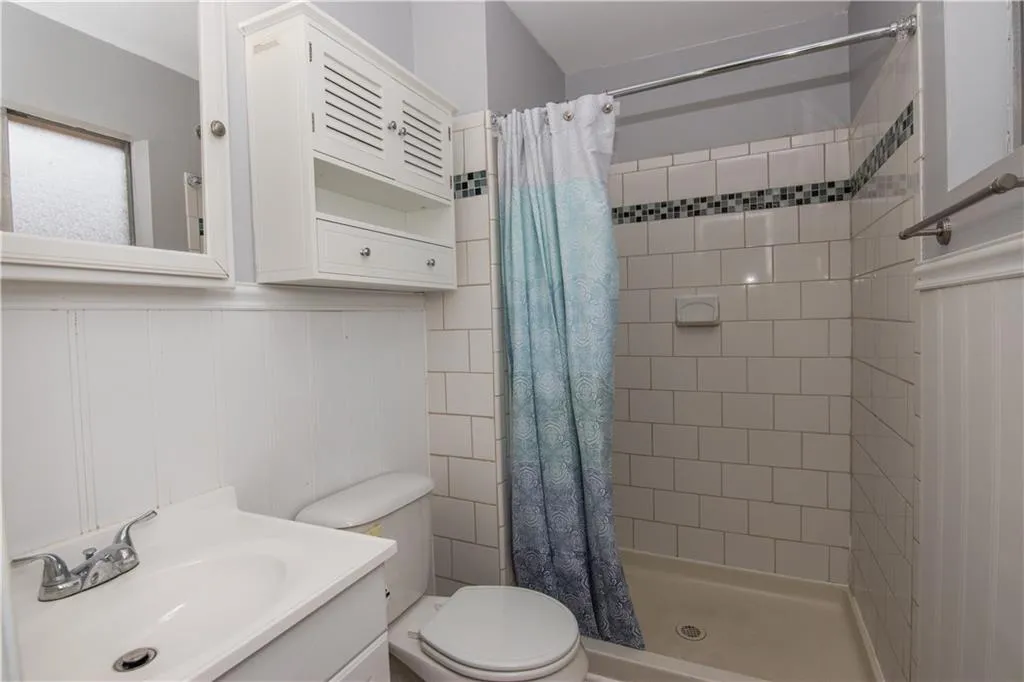 5576 Kingsport Drive, Sandy Springs, Georgia 30342, 3 Bedrooms Bedrooms, ,2 BathroomsBathrooms,Residential,Sold,5576 Kingsport Drive,6519903