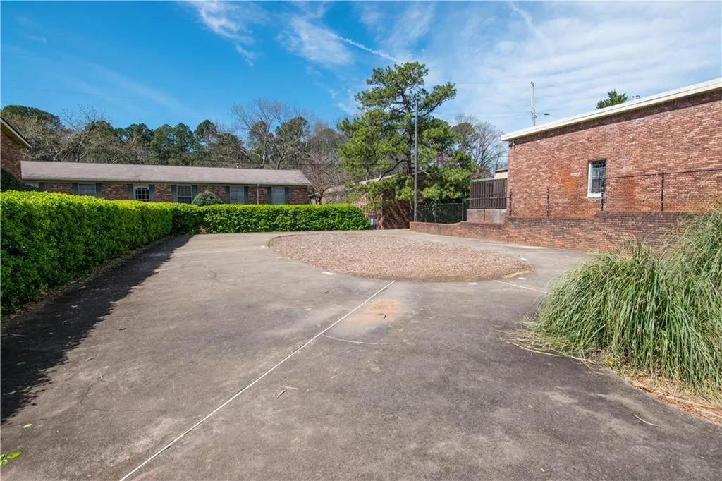 5576 Kingsport Drive, Sandy Springs, Georgia 30342, 3 Bedrooms Bedrooms, ,2 BathroomsBathrooms,Residential,Sold,5576 Kingsport Drive,6519903