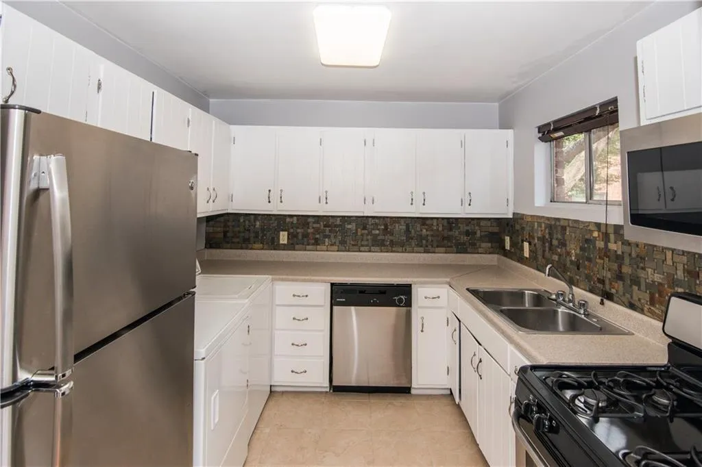 5576 Kingsport Drive, Sandy Springs, Georgia 30342, 3 Bedrooms Bedrooms, ,2 BathroomsBathrooms,Residential,Sold,5576 Kingsport Drive,6519903