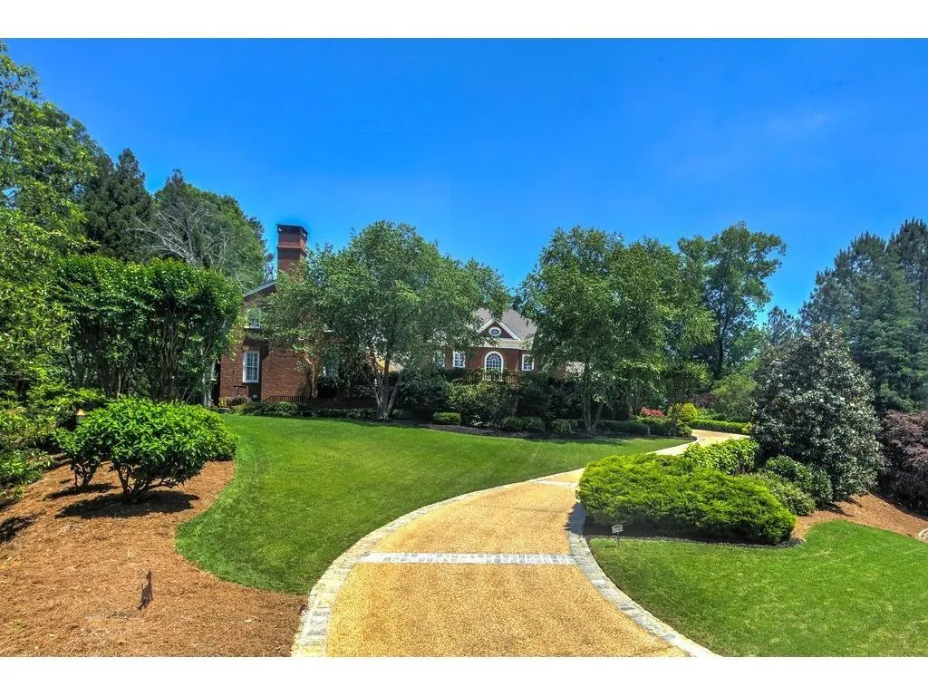 140 E Chambord Drive Nw, Atlanta, Georgia 30327, 6 Bedrooms Bedrooms, ,6 BathroomsBathrooms,Residential,Sold,140 E Chambord Drive Nw,5898730