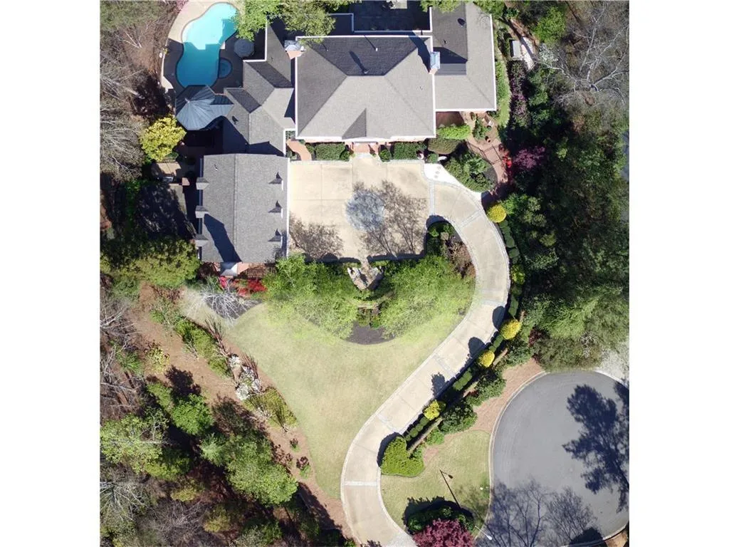 140 E Chambord Drive Nw, Atlanta, Georgia 30327, 6 Bedrooms Bedrooms, ,6 BathroomsBathrooms,Residential,Sold,140 E Chambord Drive Nw,5898730