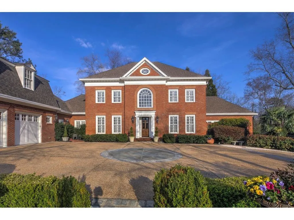 140 E Chambord Drive Nw, Atlanta, Georgia 30327, 6 Bedrooms Bedrooms, ,6 BathroomsBathrooms,Residential,Sold,140 E Chambord Drive Nw,5898730