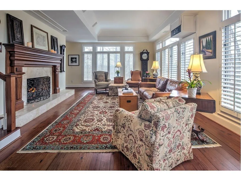 140 E Chambord Drive Nw, Atlanta, Georgia 30327, 6 Bedrooms Bedrooms, ,6 BathroomsBathrooms,Residential,Sold,140 E Chambord Drive Nw,5898730