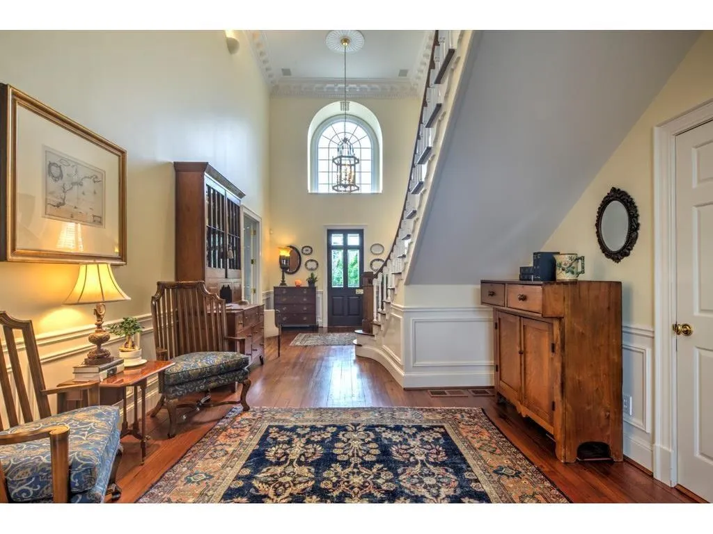 140 E Chambord Drive Nw, Atlanta, Georgia 30327, 6 Bedrooms Bedrooms, ,6 BathroomsBathrooms,Residential,Sold,140 E Chambord Drive Nw,5898730