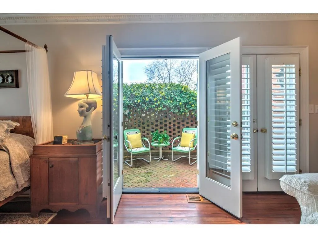 140 E Chambord Drive Nw, Atlanta, Georgia 30327, 6 Bedrooms Bedrooms, ,6 BathroomsBathrooms,Residential,Sold,140 E Chambord Drive Nw,5898730